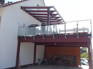 Doppelcarport mit Terrasse und Glasbedachung